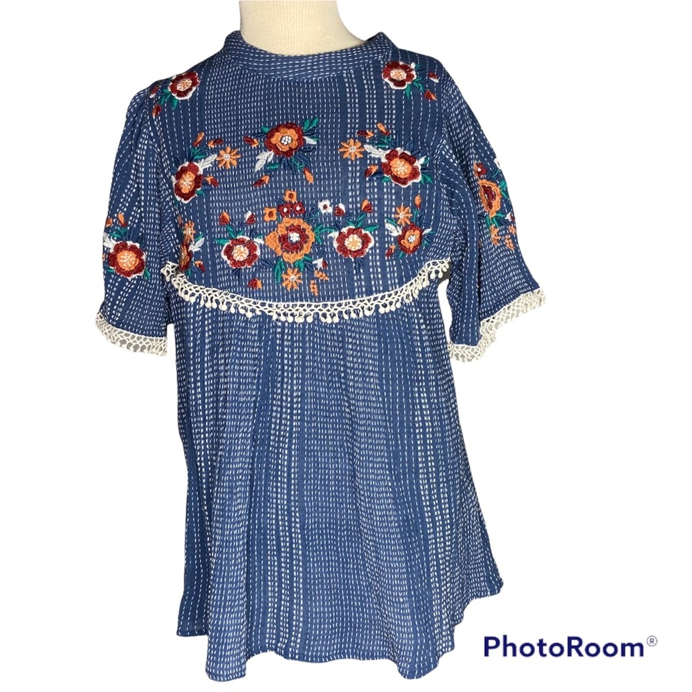 THML Blue and White Floral Embroidered Short Sleeve Woven Top Size S